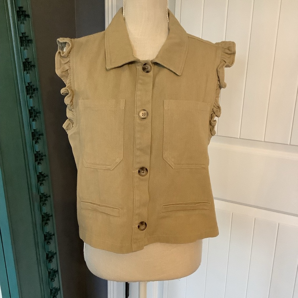 New! Gilli Khaki Utility Vest with Ruffle Details- Size Large‎